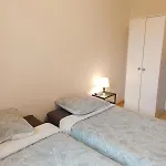 New - Vacation Villa, Pool & Private Parking 펜션 *